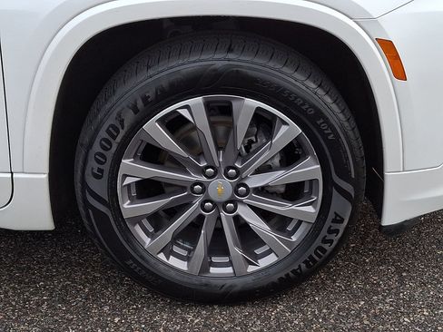 Used 2023 Chevrolet Traverse Premier AWD/4WD image 8