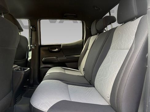 Used 2022 Toyota Tacoma TRD Off-Road image 4