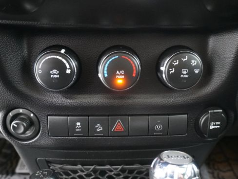 Used 2015 Jeep Wrangler Unlimited Sahara w/ Connectivity Group image 20