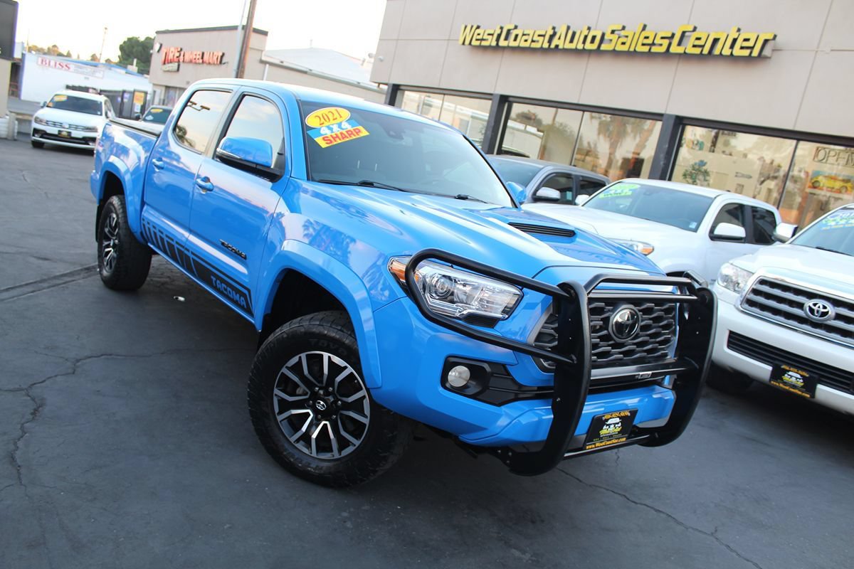 Used 2021 Toyota Tacoma TRD Sport AWD/4WD image 38