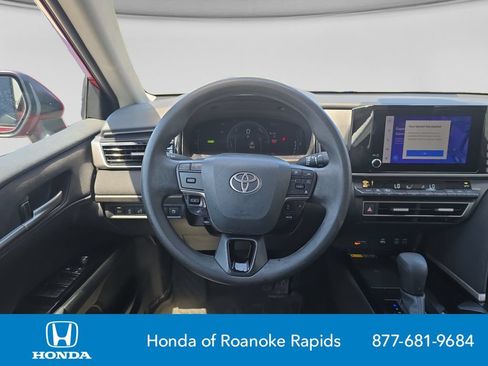 Used 2025 Toyota Camry SE FWD image 13