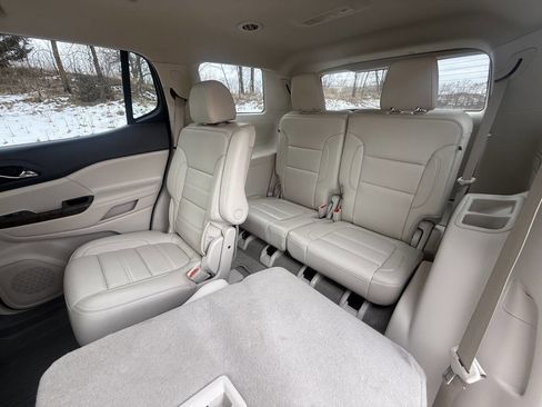 Used 2023 GMC Acadia Denali w/ Denali Technology Package image 11