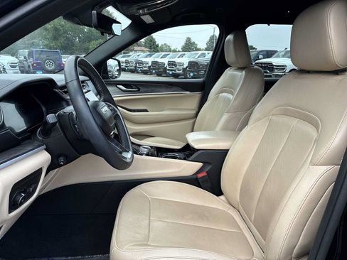Used 2023 Jeep Grand Cherokee L Limited w/ Luxury Tech Group II AWD/4WD image 13