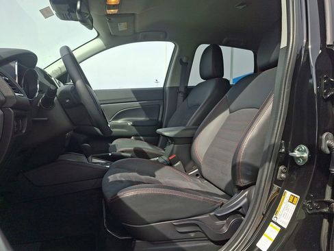 Used 2025 Mitsubishi Outlander Sport ES image 13