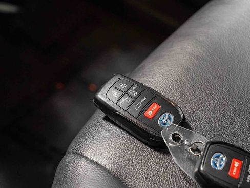 Certified 2024 Toyota Sienna XSE FWD image 29