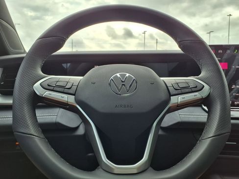 New 2026 Volkswagen Tiguan SE R-Line FWD image 13