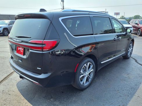 New 2025 Chrysler Pacifica Pinnacle w/ Trailer Tow Group image 2