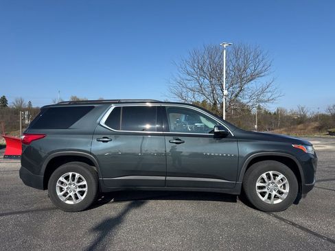 Used 2019 Chevrolet Traverse LT image 3