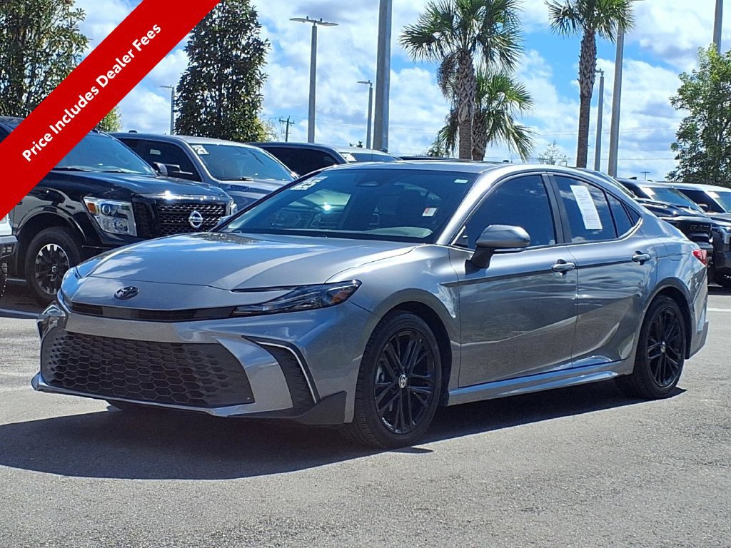 Used 2025 Toyota Camry SE w/ Convenience Package FWD image 4