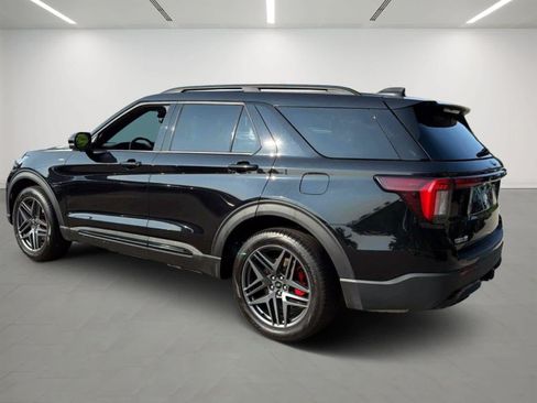 Used 2025 Ford Explorer ST-Line w/ ST-Line Street Pack AWD/4WD image 3