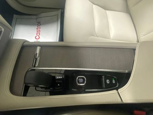 Used 2025 Volvo XC90 B5 Plus w/ Protection Package Premier AWD/4WD image 24