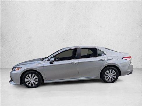 Used 2018 Toyota Camry FWD image 9