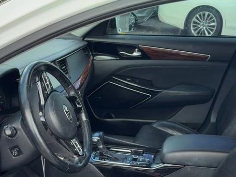 Used 2017 Kia Cadenza Technology image 5