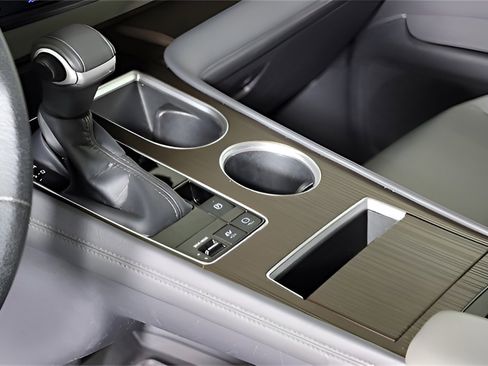 Used 2022 Toyota Sienna XLE image 45