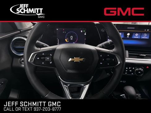 Certified 2025 Chevrolet Trax LT w/ LT Convenience Package FWD image 20
