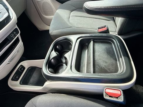 Used 2017 Chrysler Pacifica Touring Plus w/ Tire & Wheel Group image 18