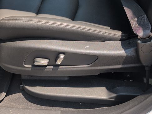 Certified 2024 Cadillac XT6 Luxury w/ LPO, Floor Liner Package AWD/4WD image 15