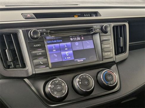 Used 2018 Toyota RAV4 LE w/ Carpet Mat Package image 20