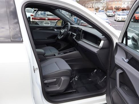 New 2026 Volkswagen Tiguan SE R-Line image 28