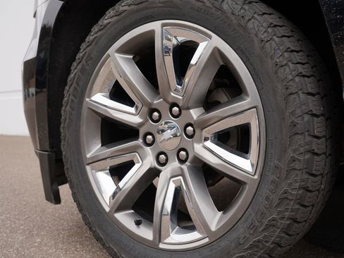 Used 2017 Chevrolet Suburban Premier AWD/4WD image 31
