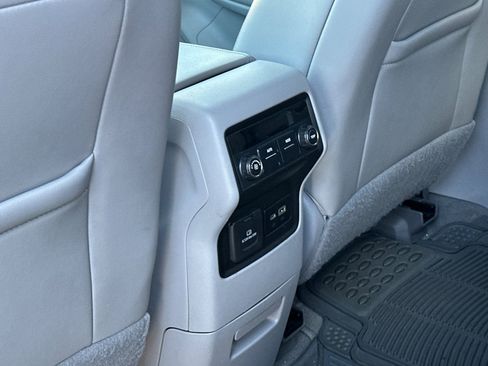 Used 2021 GMC Acadia SLT image 15