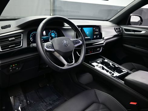 Used 2024 Volkswagen Atlas Cross Sport SE image 13