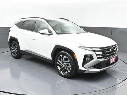 Used 2025 Hyundai Tucson Limited FWD image 2
