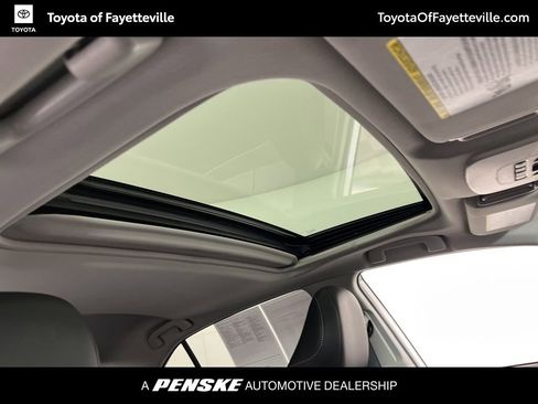 Used 2023 Toyota Camry SE image 6