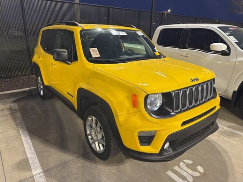Used 2023 Jeep Renegade Latitude w/ Premium Group image 2