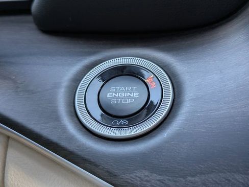 New 2025 Jeep Grand Cherokee L Limited w/ Luxury Tech Group II image 31