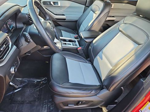 Used 2022 Ford Explorer XLT w/ Equipment Group 202A image 17