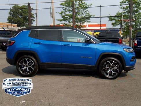 Used 2025 Jeep Compass Limited AWD/4WD image 3