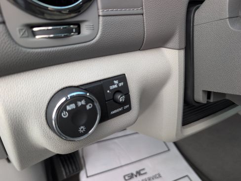 Used 2017 Buick Enclave Leather FWD image 21