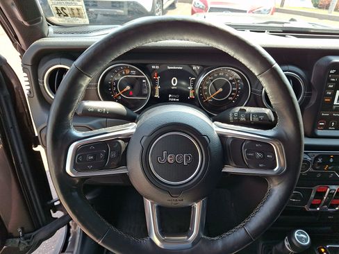 Used 2019 Jeep Wrangler Unlimited Sahara w/ Quick Order Package 24M Moab AWD/4WD image 19