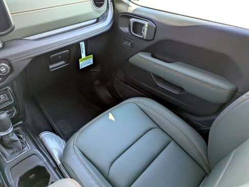 New 2025 Jeep Gladiator Mojave w/ Safety Group image 26