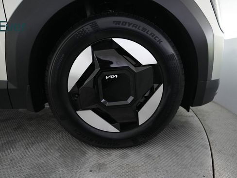 Used 2024 Kia EV9 Light Long Range RWD image 20