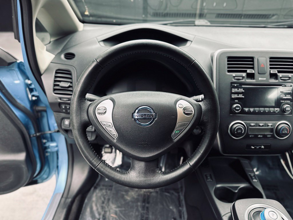 Used 2015 Nissan Leaf S FWD image 25