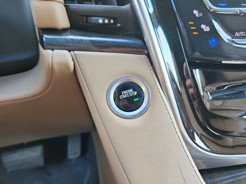 Used 2018 Cadillac Escalade Platinum AWD/4WD image 27