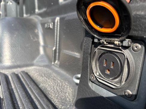 Used 2025 GMC Sierra 1500 SLT image 25