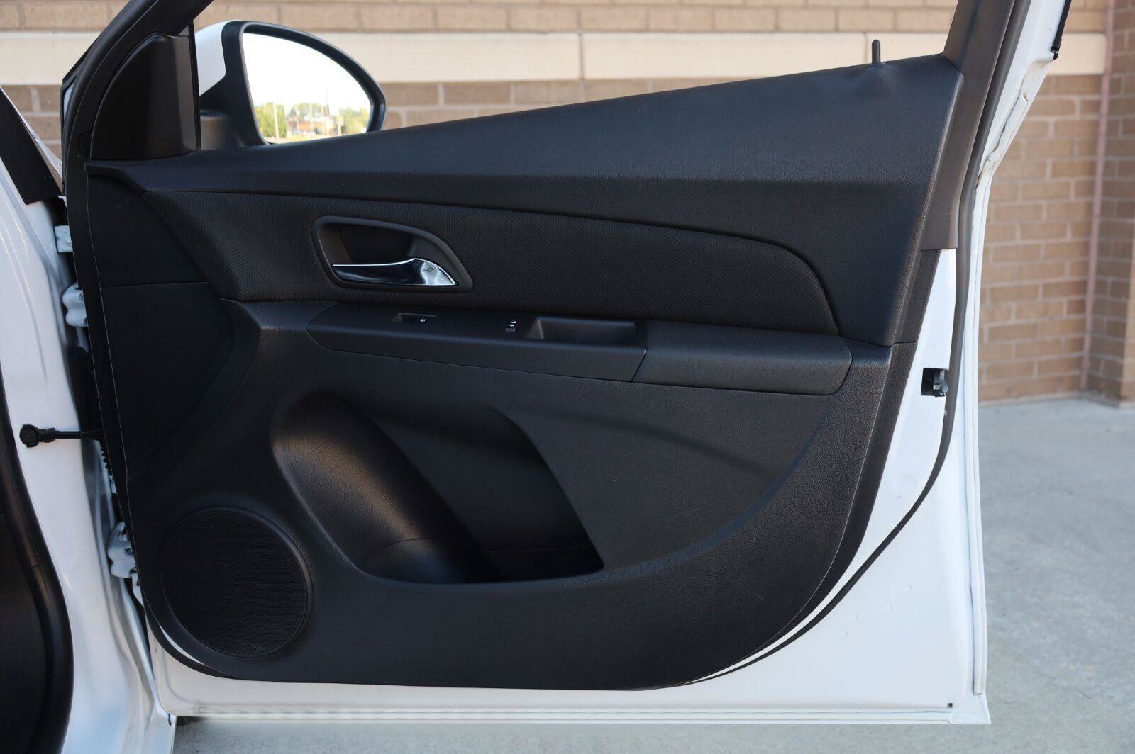 Used 2015 Chevrolet Cruze LT FWD image 25