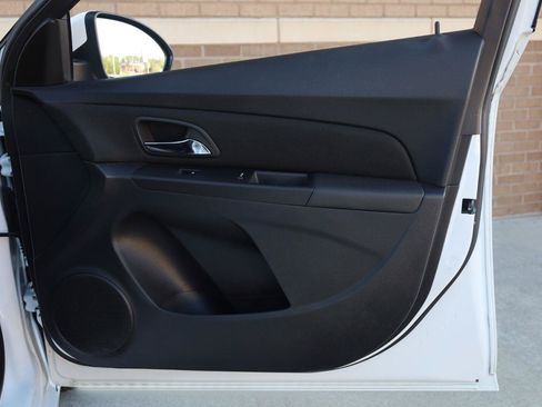 Used 2015 Chevrolet Cruze LT FWD image 25