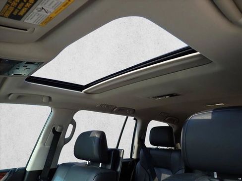 Used 2017 Lexus LX 570 4WD w/ Luxury Package image 9
