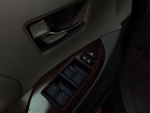 Used 2013 Toyota Sienna XLE image 12