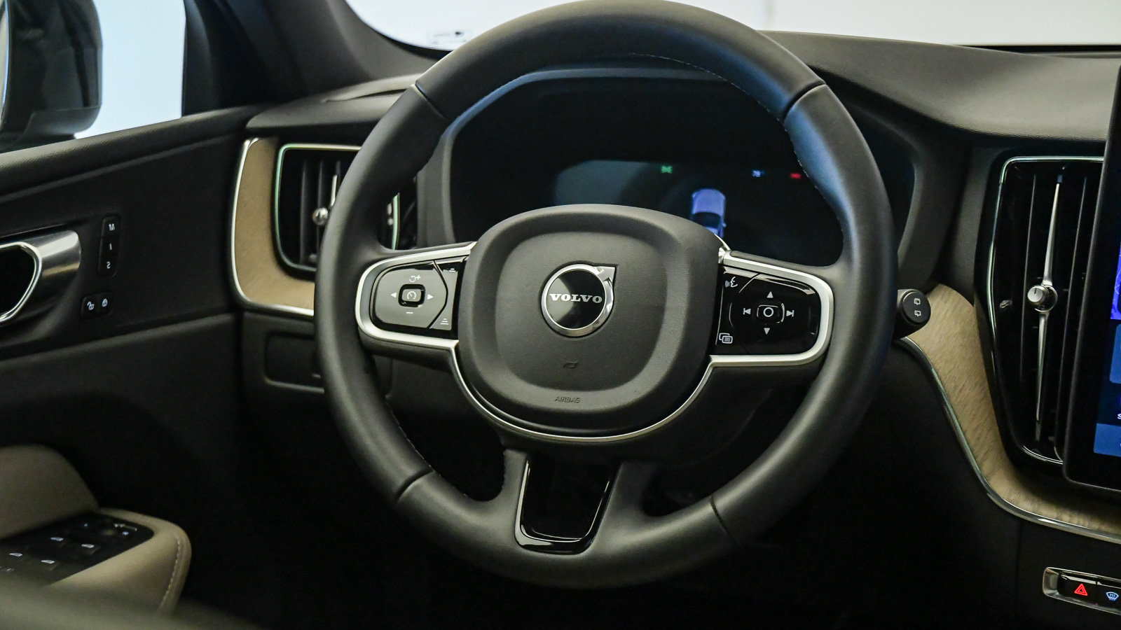 Certified 2026 Volvo XC60 B5 Plus AWD/4WD image 13