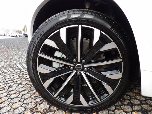 Certified 2025 Volvo XC90 B5 Plus image 32