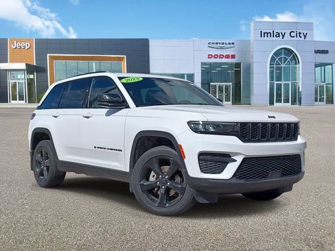 Used 2023 Jeep Grand Cherokee Altitude AWD/4WD image 1