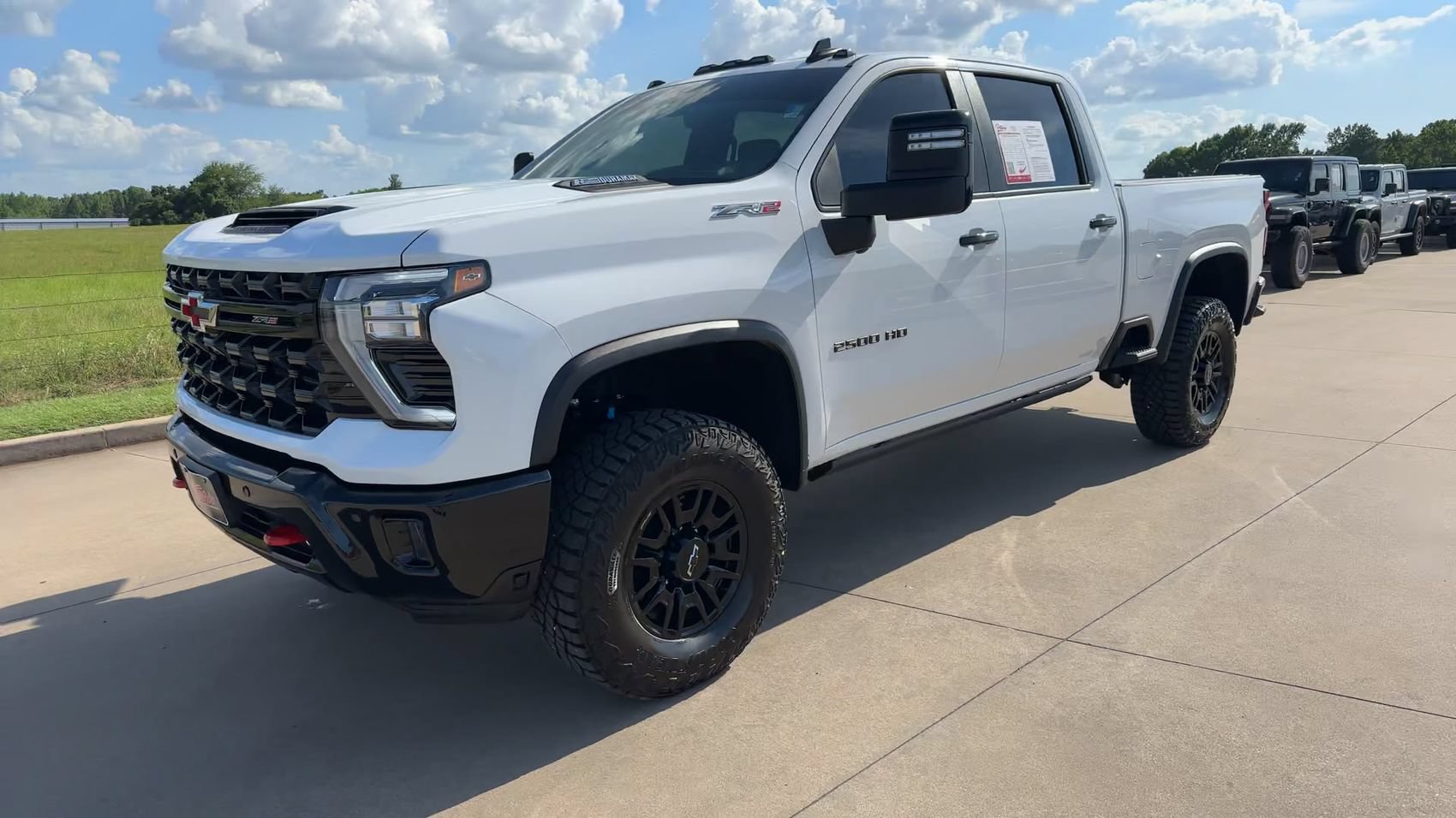 Used 2025 Chevrolet Silverado 2500 ZR2 w/ Technology Package AWD/4WD image 4