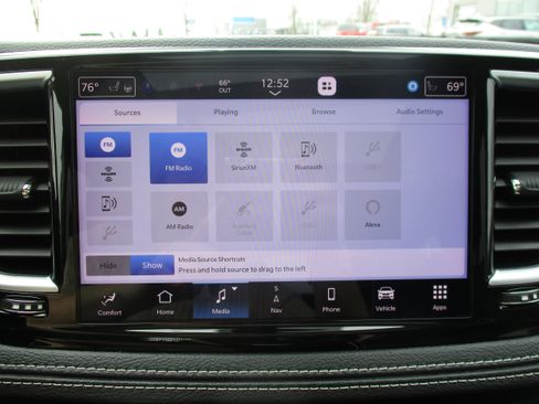 Used 2024 Chrysler Pacifica Limited FWD image 24