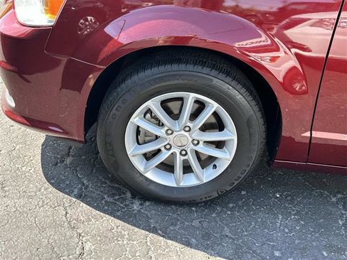 Used 2019 Dodge Grand Caravan SXT FWD image 6