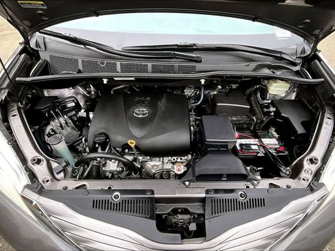 Used 2017 Toyota Sienna XLE image 31
